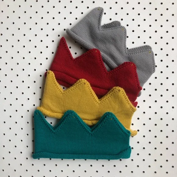 New Without Tags NEWBORN BABY Knitted Crowns, photo prop, different colours - Picture 8 of 12